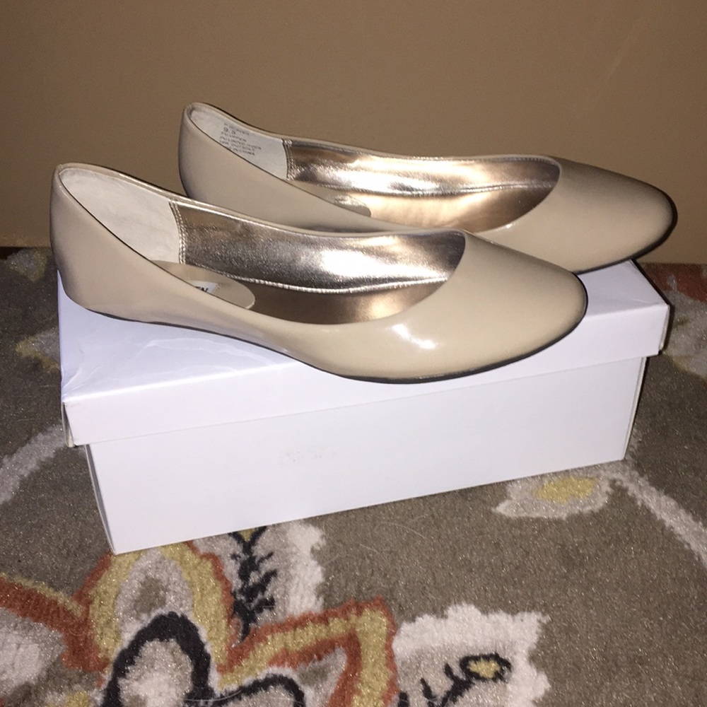 NWOT- Steve Madden Taupe P-Heaven Flats